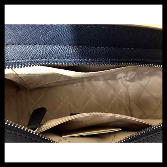 Michael Kors Selma Medium Leather Cross Body Bag - Picture 4 of 6